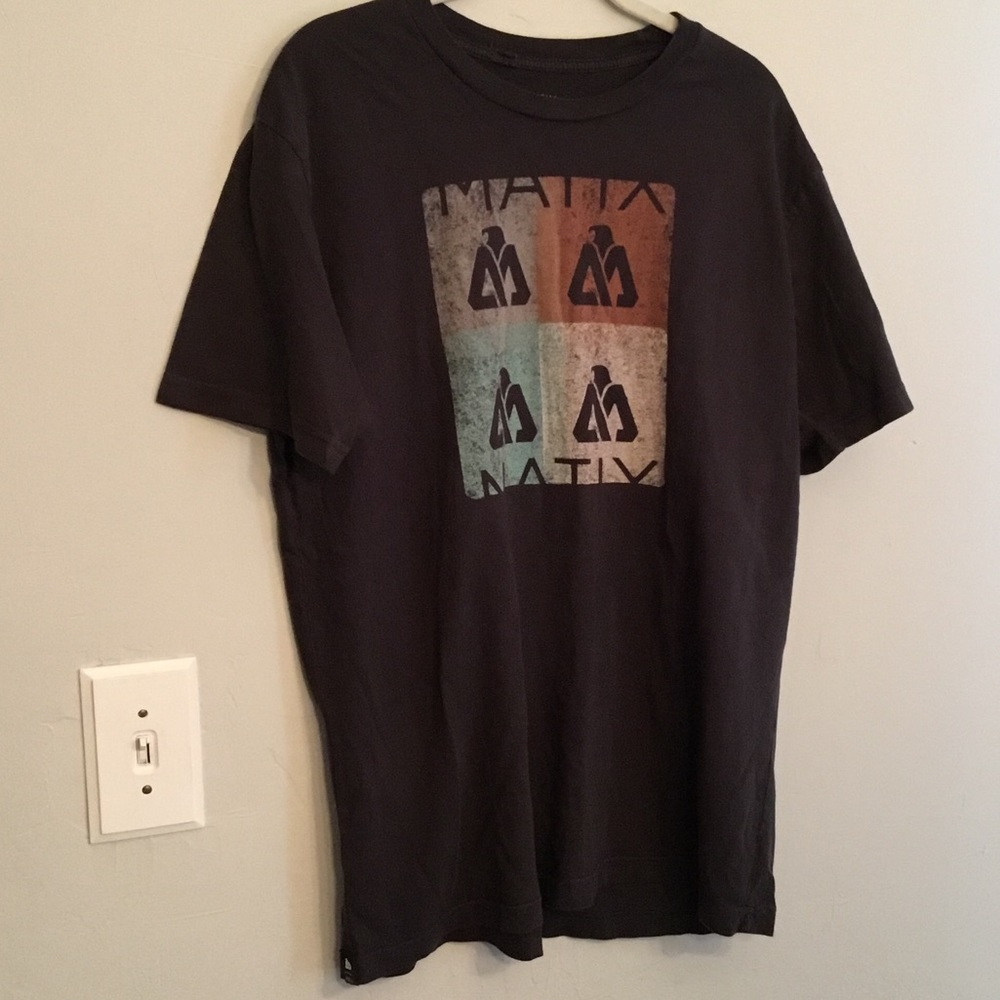 Matix size large dark brown T-shirt